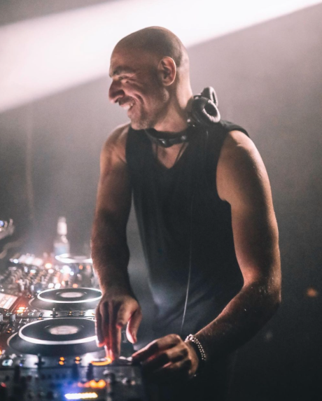 Len Faki on stage